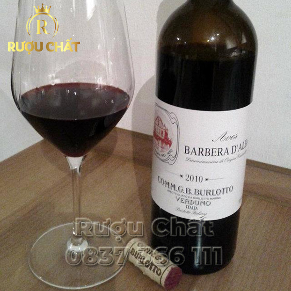 Comm. G.B. Burlotto Aves Barbera D'alba Comm. G.B. Burlotto Aves Barbera D'alba